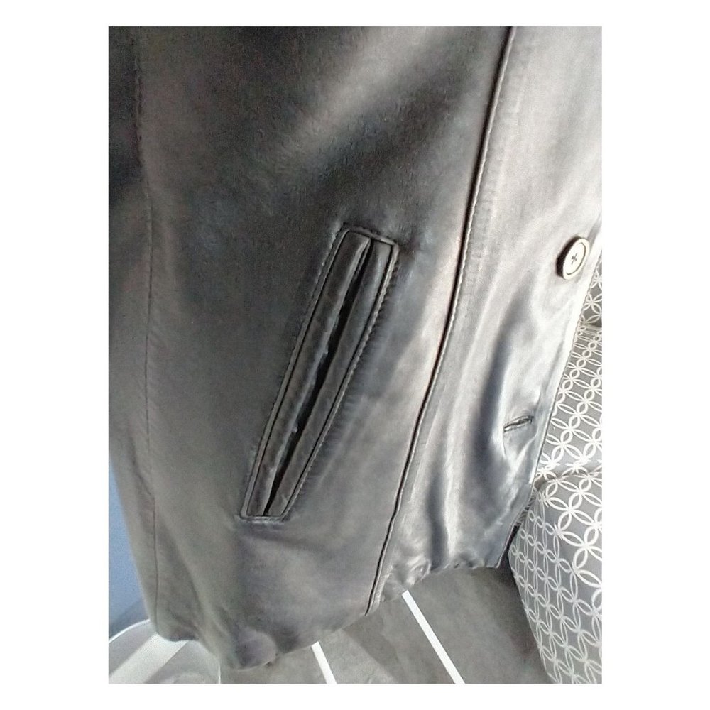 Leather jacket - Picture 16 of 16